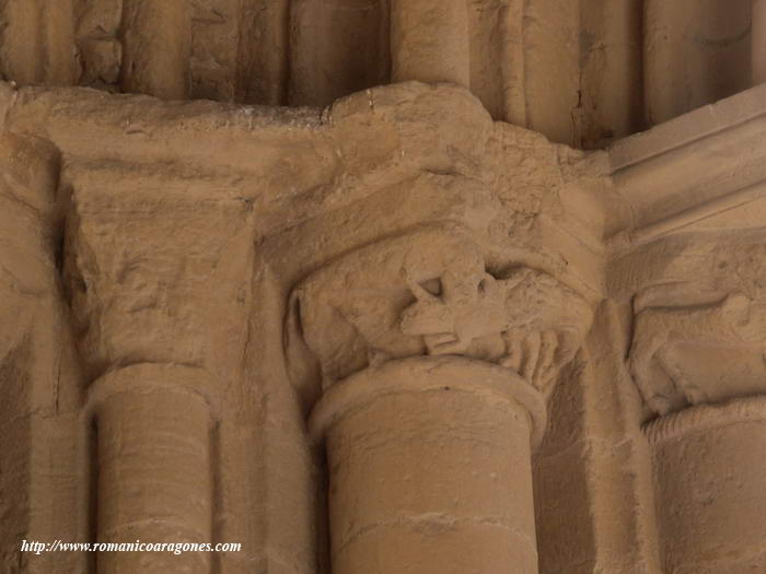 DETALLE DE CAPITEL CON FIERAY Y CUADRÚPEDO